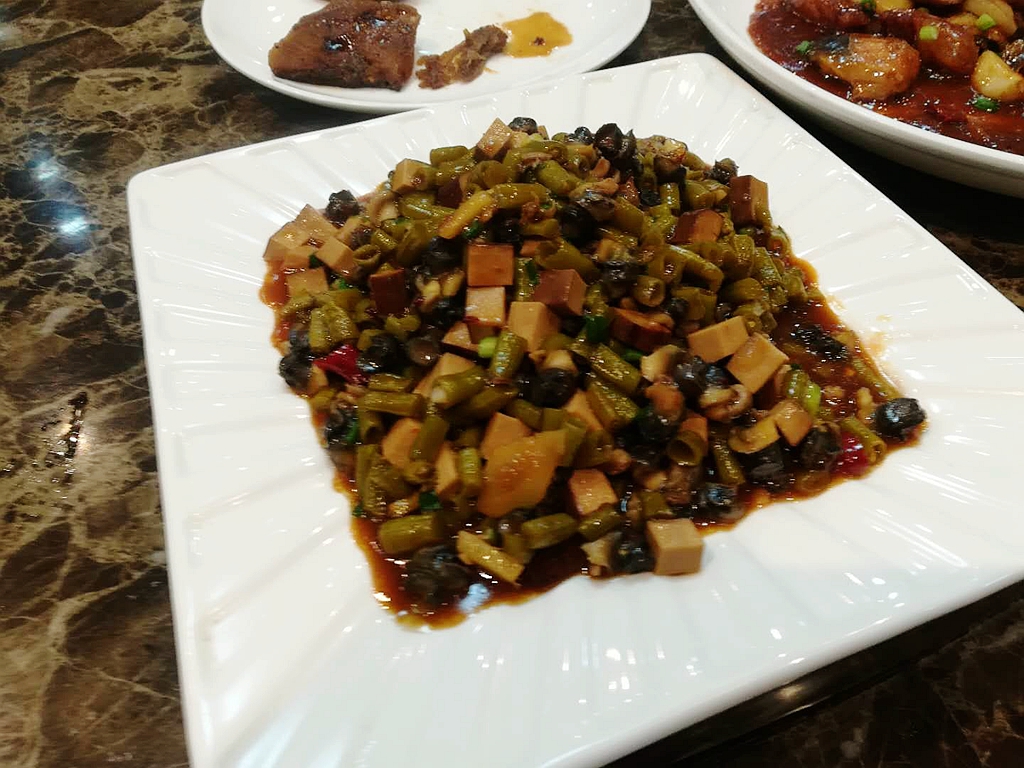 朋友生日请吃饭还得大家平摊买单,朋友生日请吃宴席