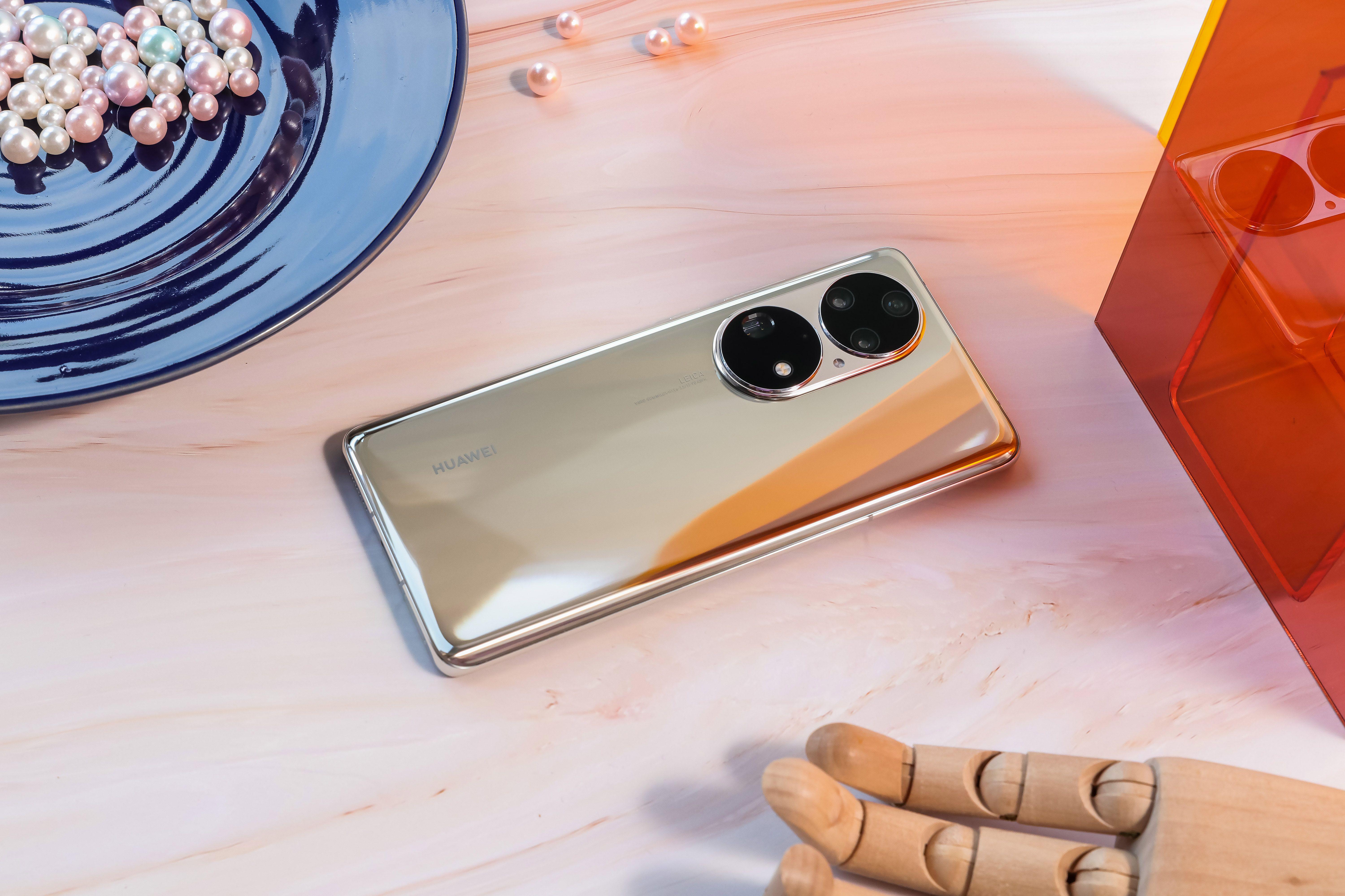 200倍变焦+鸿蒙系统,8+256G卖6488,华为5nm旗舰值这个价吗?