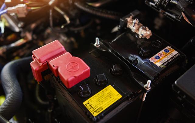 开车期间电瓶亏电打不着火,开车亏电打不着火怎么办