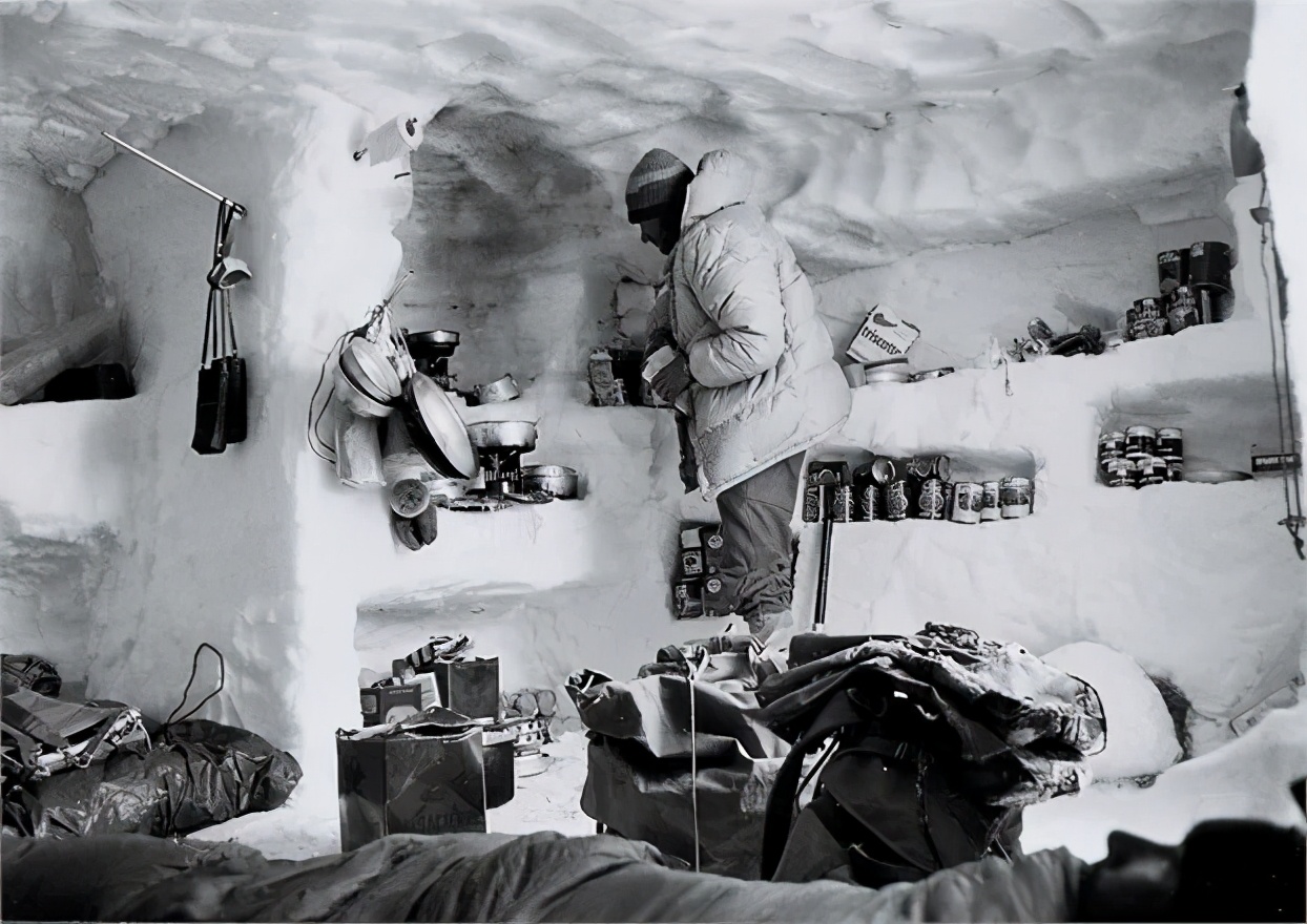 moncler羽绒服国外代言明星,moncler一件羽绒服可以穿几年