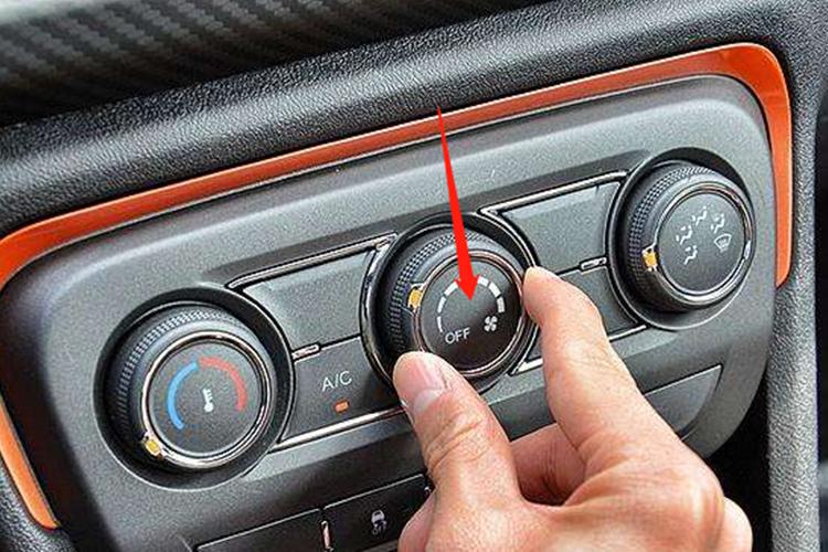 百分之九十老司机都不知道的问题,汽车开锅的正确处理方法