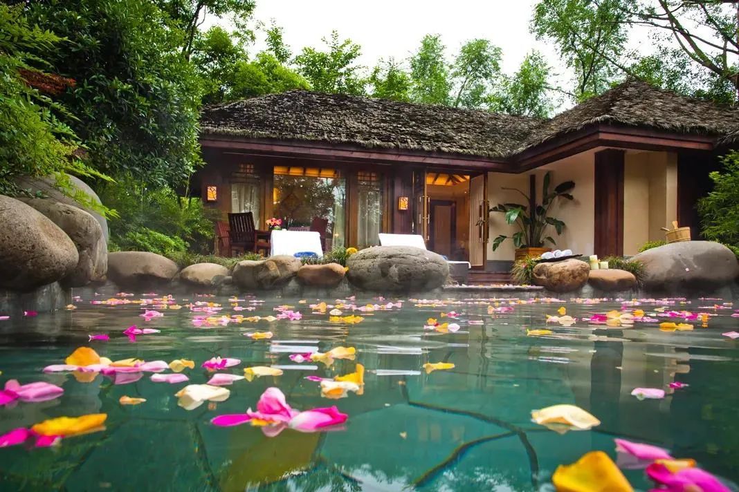 四川夏季适合泡天然温泉的地方,四川春节泡温泉推荐