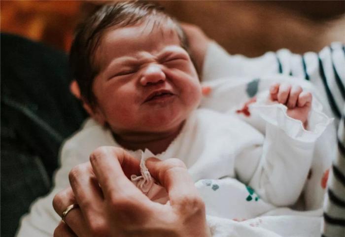 1岁男童“命根子”被扯掉一半，医生的话让家长后悔不已