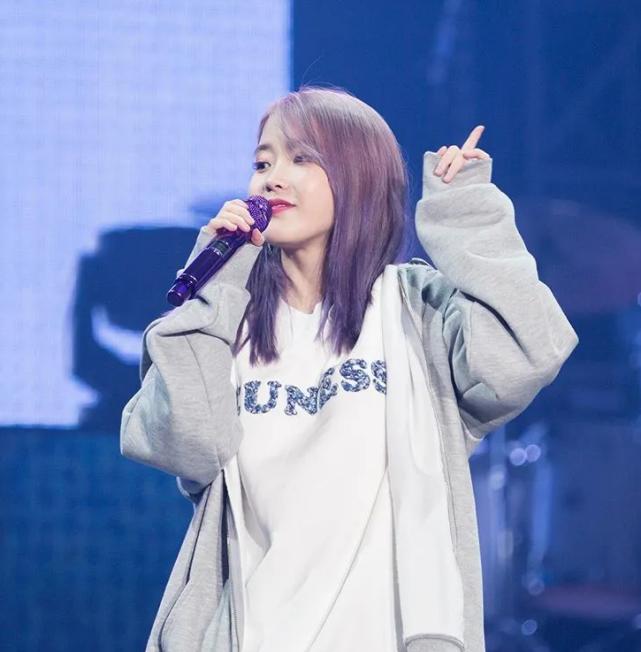 lisa泫雅同款,lisa泫雅风衣服