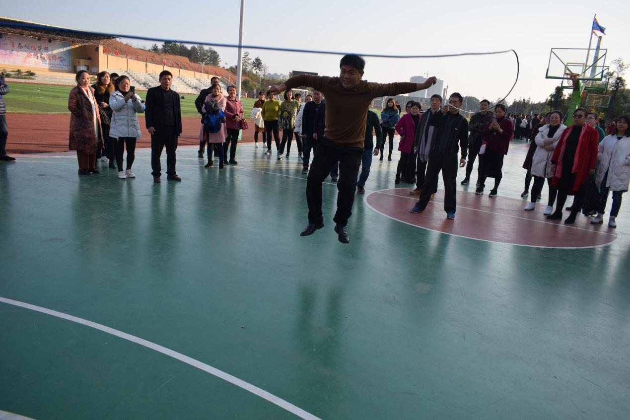 勇立潮头竞风流——记湖南省新邵县思源实验学校陈竞赛