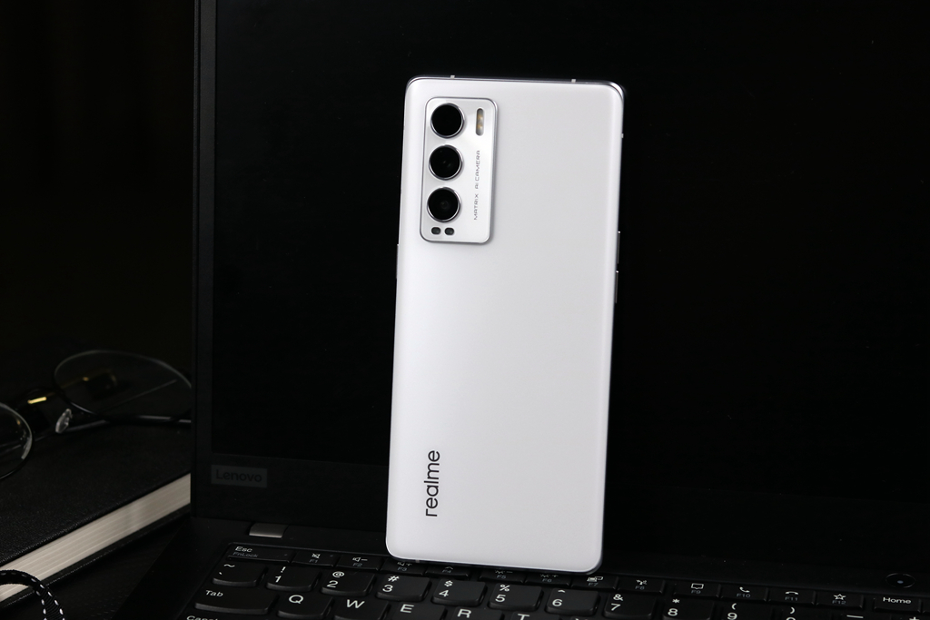 标准“水桶”级配置，realmeGT大师探索版评测，骁龙870+120Hz屏