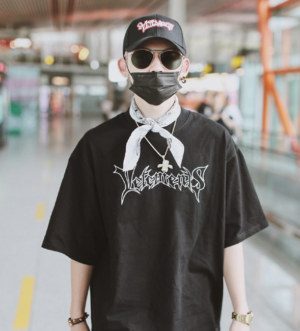 巴黎世家和rickowens哪个档次高,巴黎世家和圣罗兰有关系吗