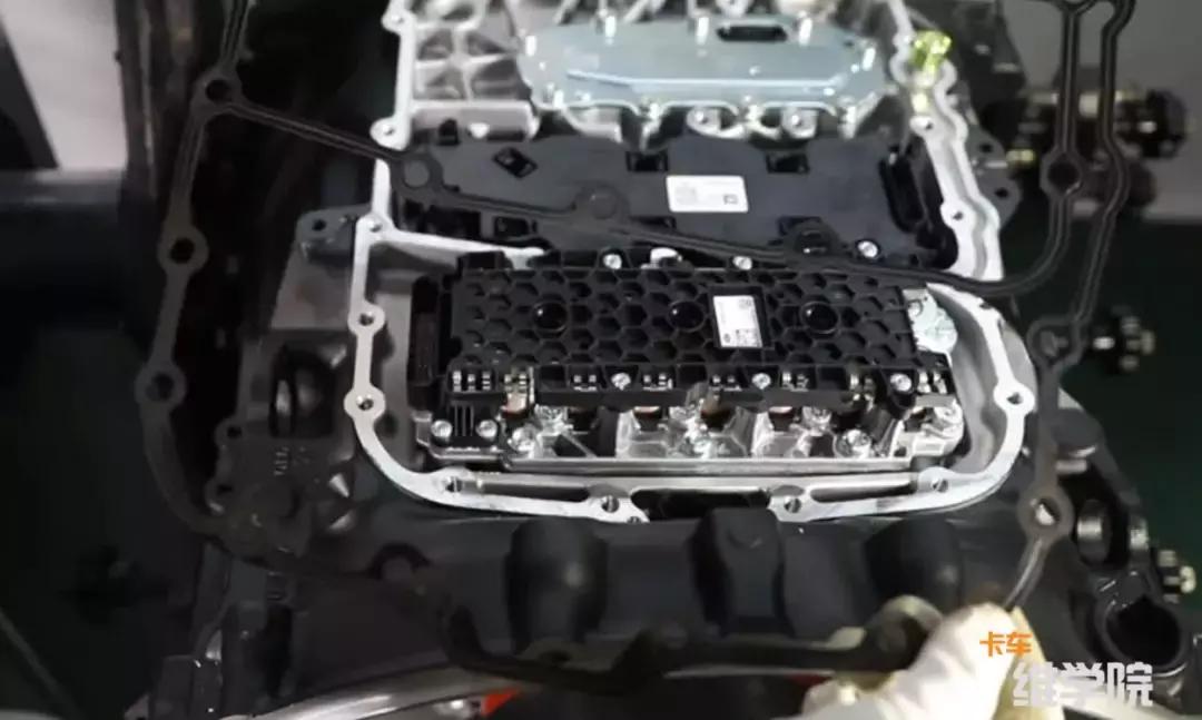 zf6速变速箱电脑板怎么拆,zf12挡变速箱副箱维修视频