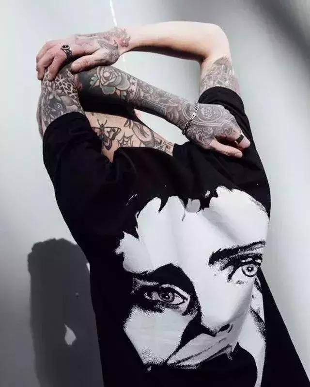 “悼念”完EDC，最近又骑到Adidas头上了