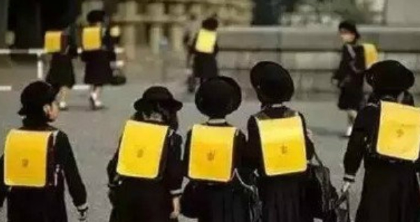 日本书包在中国卖多少钱,日本人小学生书包