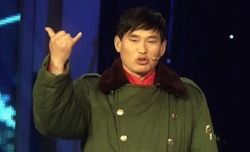 大衣哥朱之文讲述遭踹门细节,大衣哥专访踹门事件朱之文回应