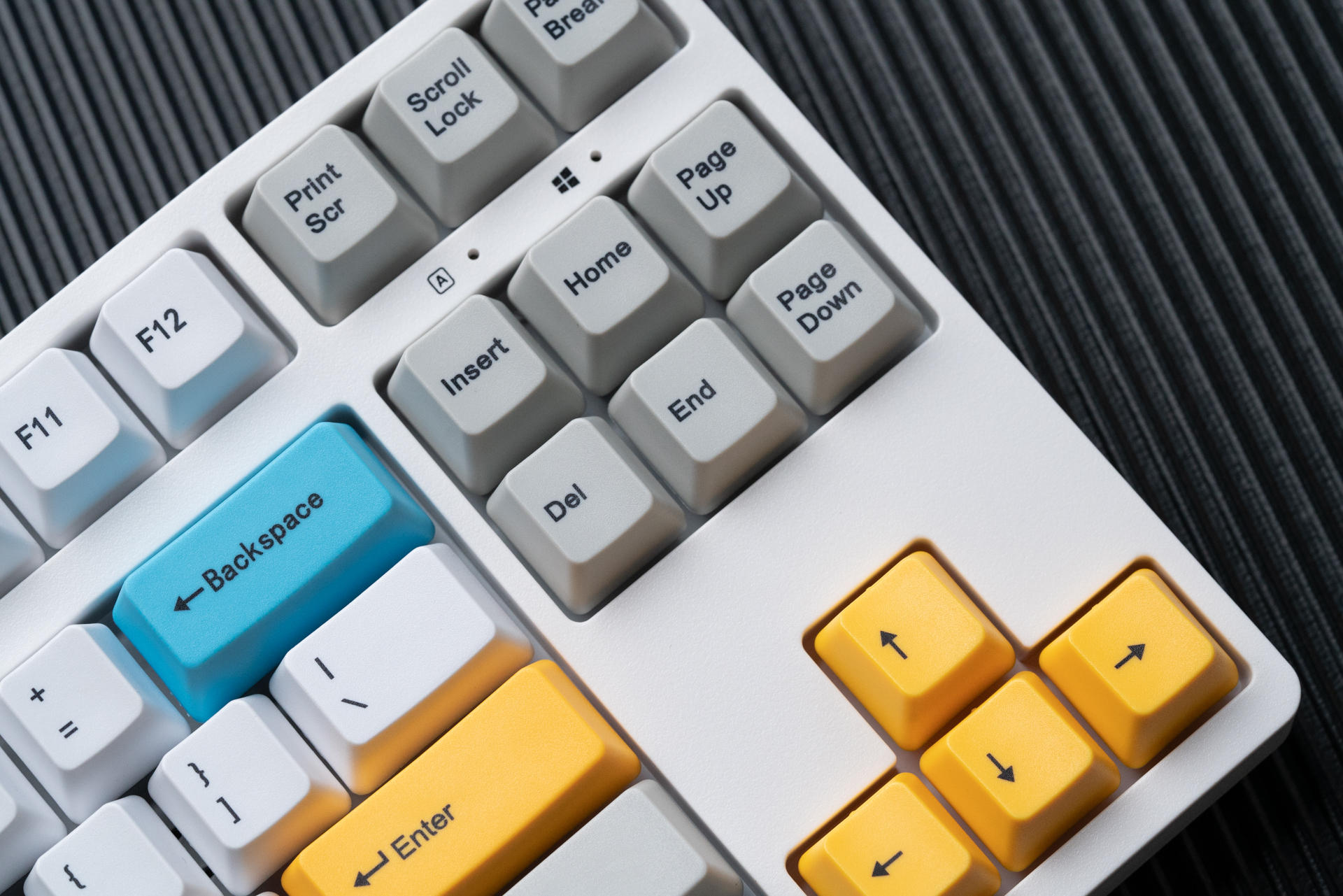 入门级性价比热插拔键盘,高斯键盘gs87d什么轴最好用