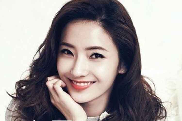 夏天脸上脱皮怎么回事,夏天脸上起皮怎么快速解决