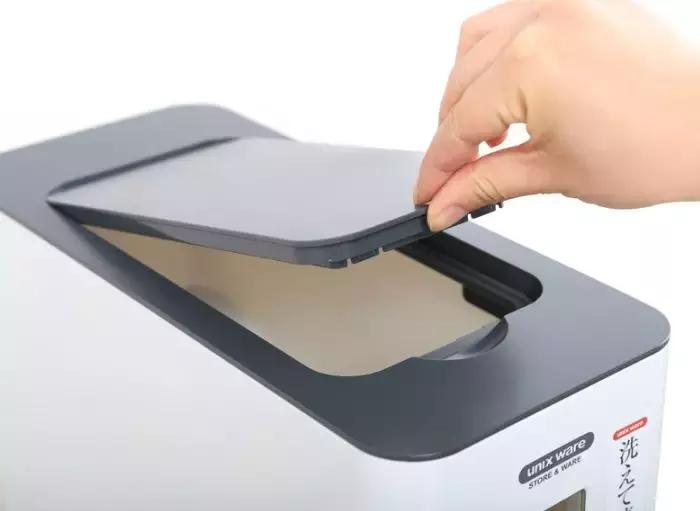 橱柜里放碗,放在橱柜里哪款米桶好用