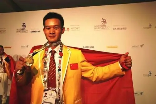 世界技能大赛喷漆冠军蒋应成,蒋应成钣金喷漆