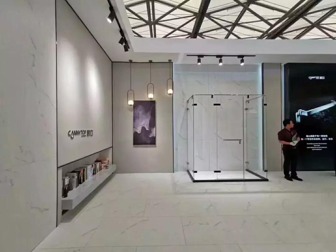 色“诱上海厨卫展！科勒、高斯...谁最出色