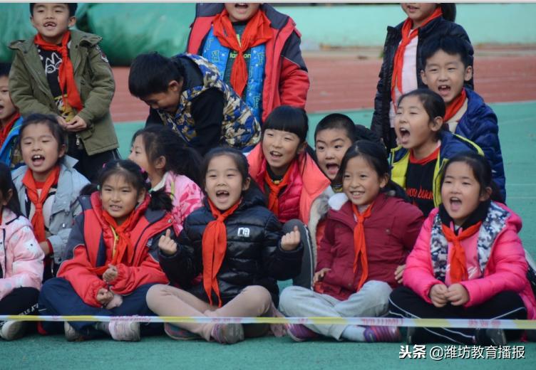 亲子足球乐融融,亲子足球表演视频