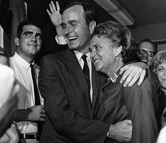 17岁女孩嫁42岁丈夫当上大总统后,21岁与丈夫一见钟情63年相濡以沫