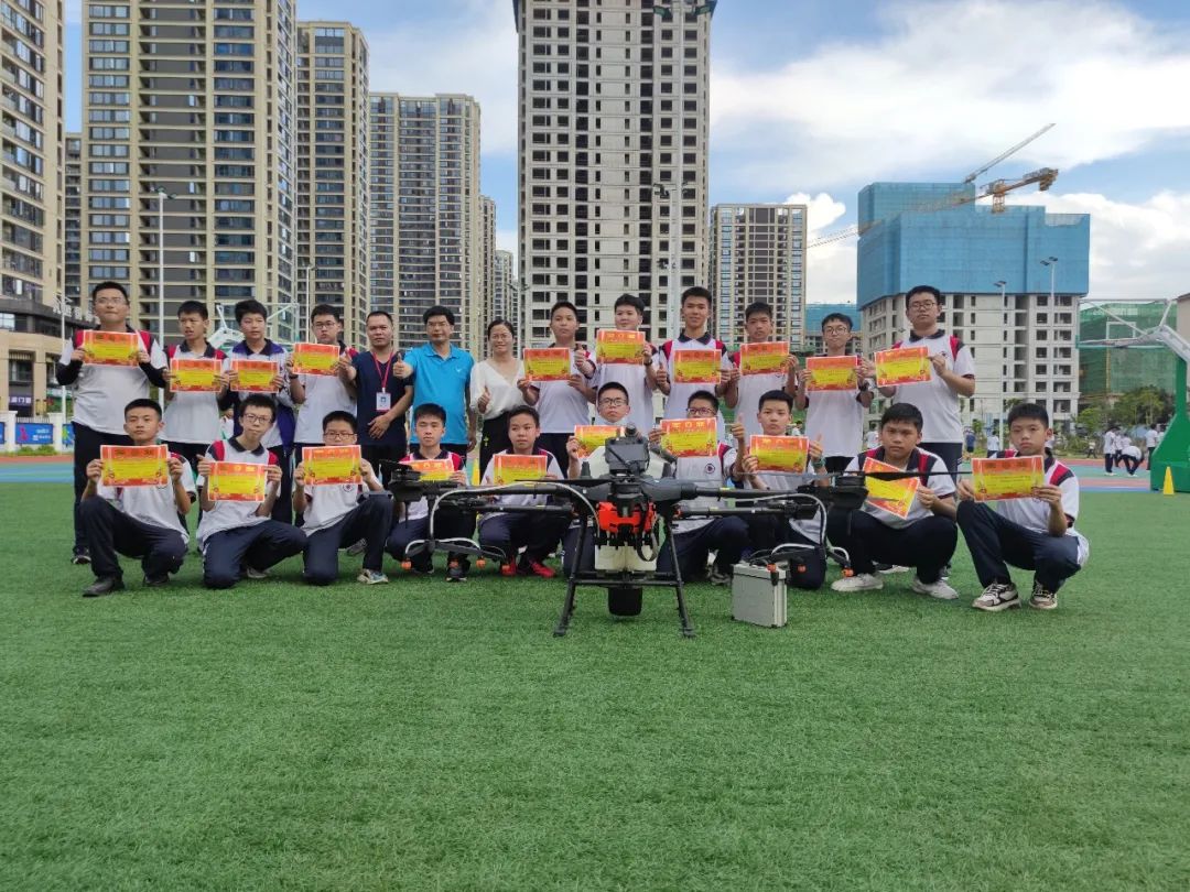 广西无人机培训中专班,广西科技商贸高级技工学校无人机