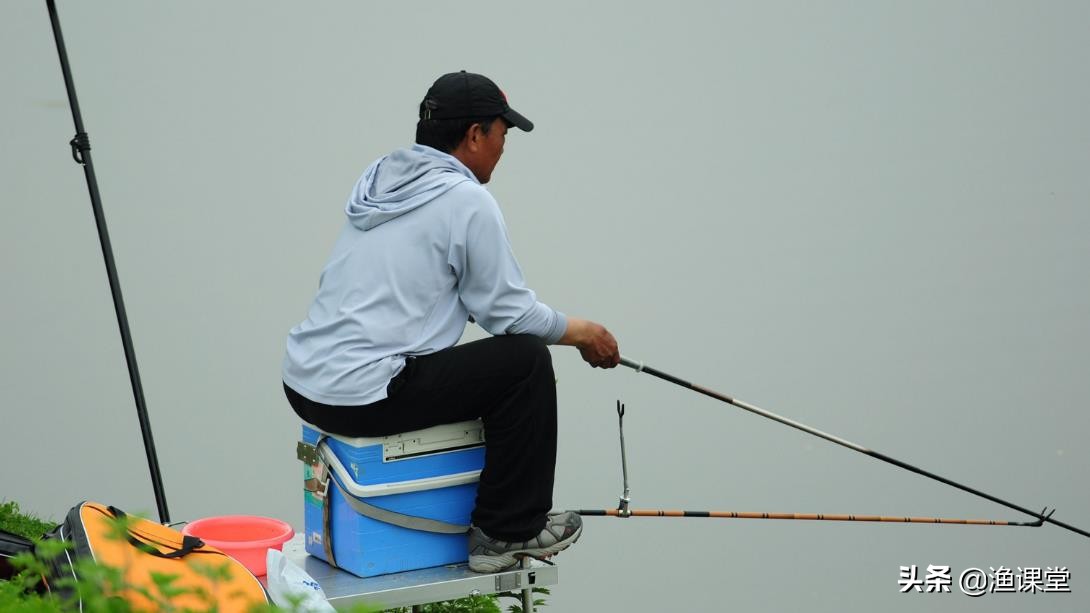 野钓中鱼后该怎么控鱼,野钓水域鱼很敏感怎么垂钓