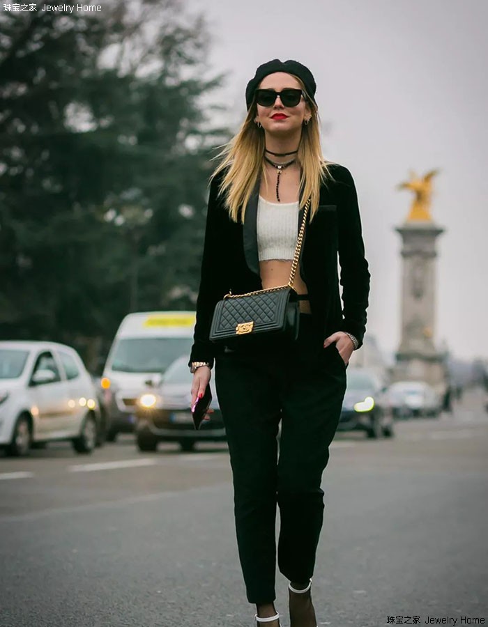 如何把黑色西装穿得好看,一件黑西装可以怎么穿