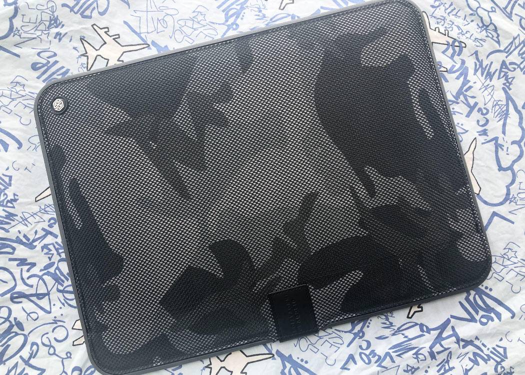 大手笔入手的macbookPro,快给它准备耐尔金内胆包保护套