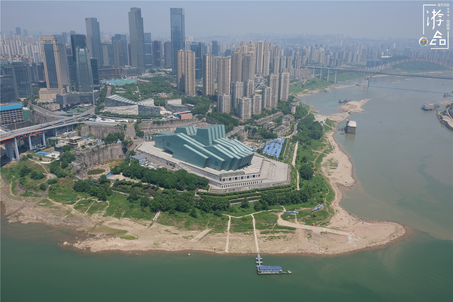 比上海东方明珠更贵，180元体验2小时，重庆来福士观景台值不值？