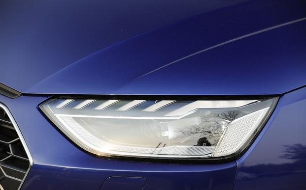 豪华动感奥迪a4l,奔驰c260和奥迪a4l试驾对比