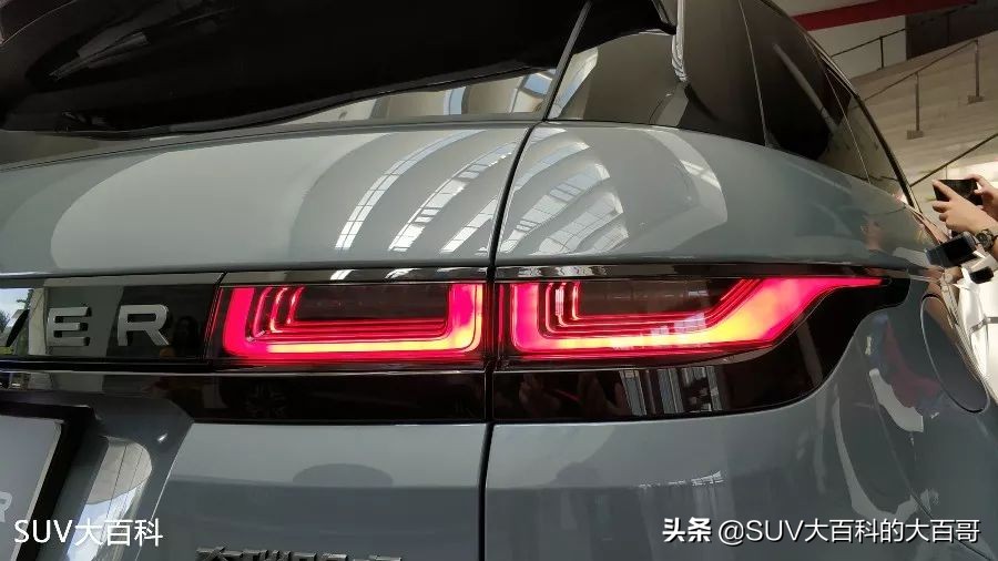 全新一代路虎揽胜极光黑科技体验,路虎极光五块屏幕