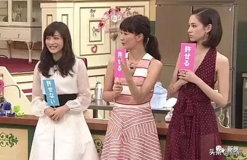 1米8大长腿，抿嘴笑爆红被吹顶级神颜，没想到竟然是照骗...