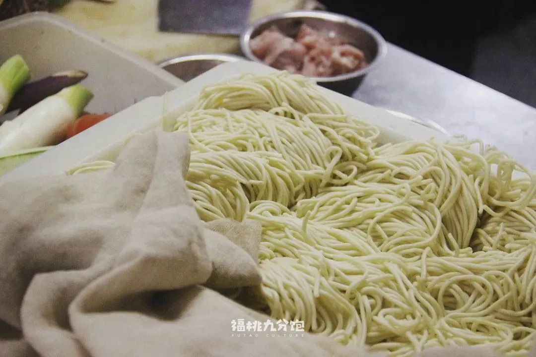 王宝强吃面道士下山,道士下山吃面图片