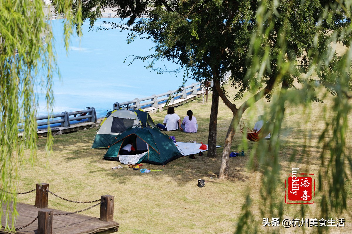 镇江美食三茅宫地锅鸡,镇江美食推荐锅盖面