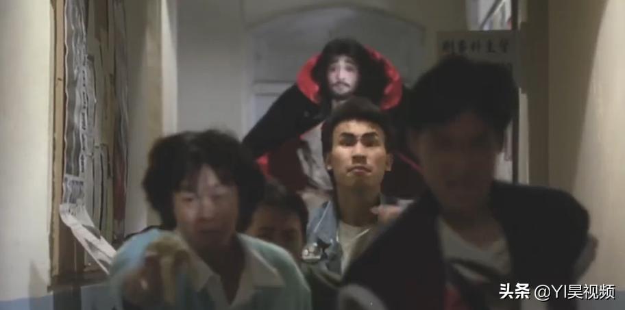 张学友经典喜剧，许冠英搞笑担当，头顶*裤内**斗僵尸《猛鬼差馆》