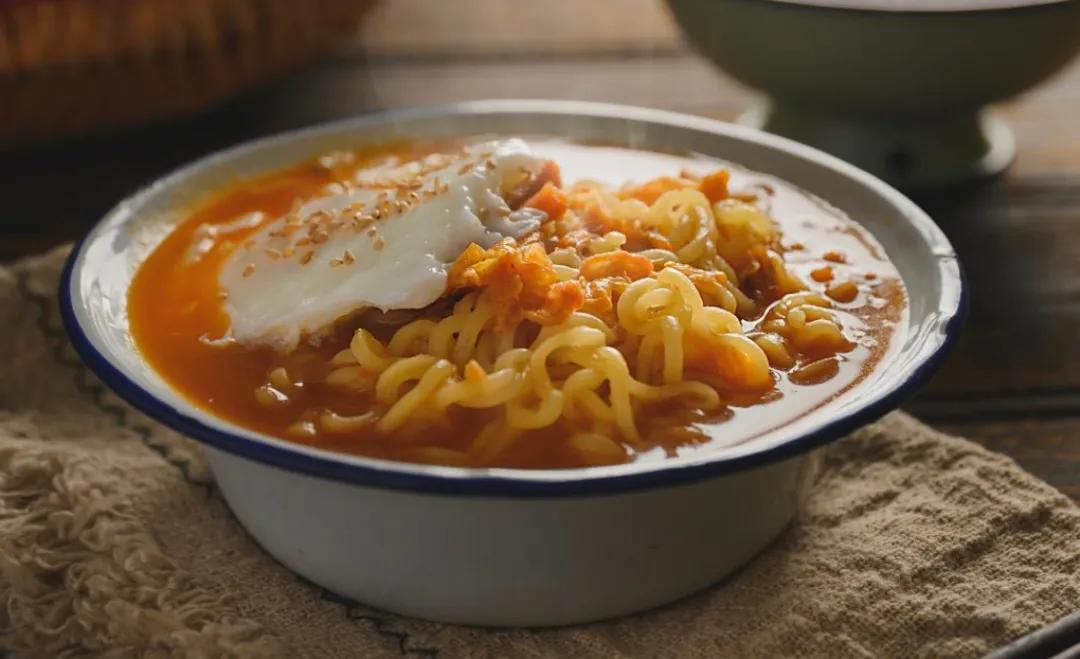 何以解忧唯有零食抱抱桶,何以解忧唯有零食原版