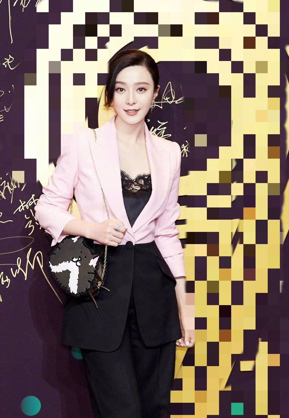 2019范冰冰穿破洞裤现身机场,范冰冰风波后首拍广告