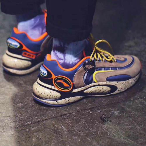 学生党李宁复古跑鞋,李宁v8球鞋测评