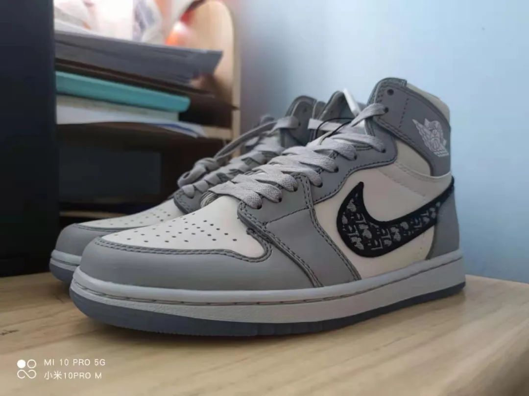 涨见识了!原来很多开宝马的都有一面鞋墙,穿的球鞋不上千就上万