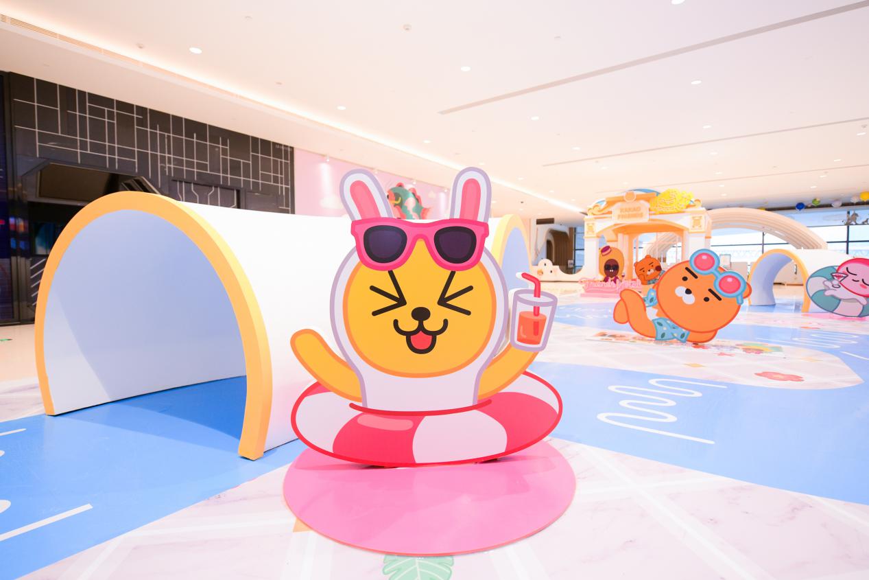 来自KakaoFriends的邀请:请前往重庆来福士开启巴适之旅!