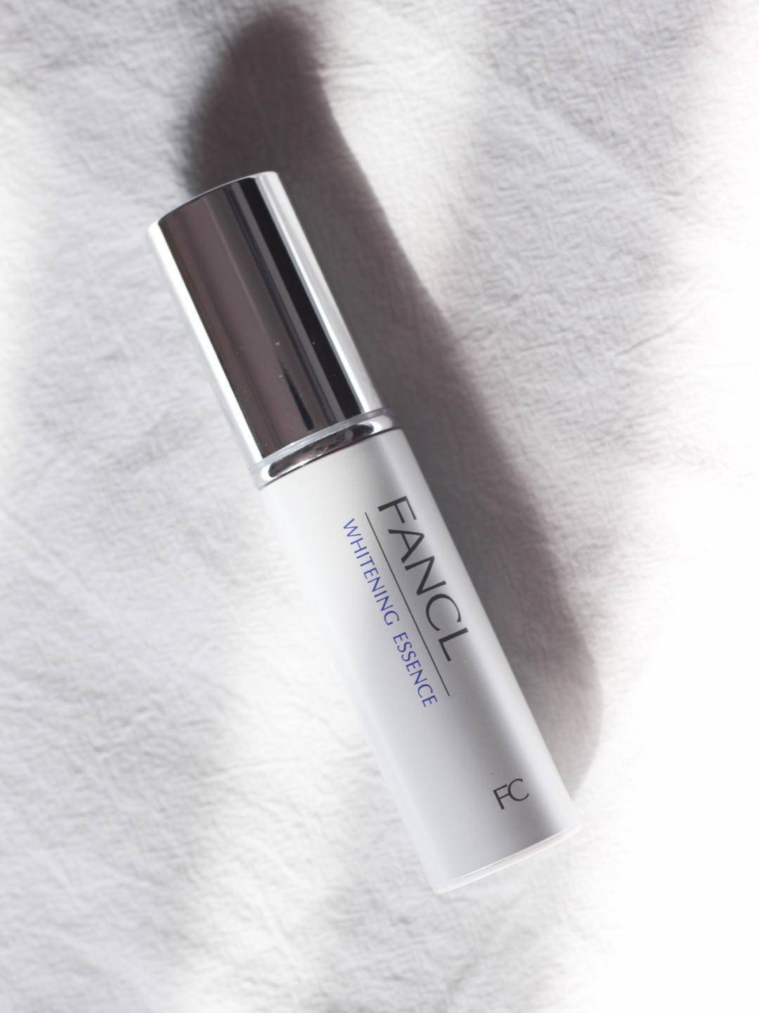 一直在美白却越来越黑的原因,为什么用了美白精华反而黑了