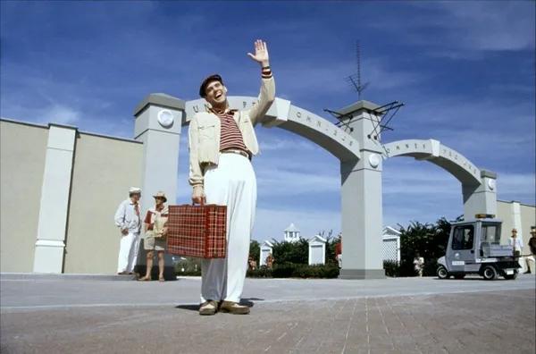 楚门的世界英语观后感100词,看完楚门的世界后的感悟