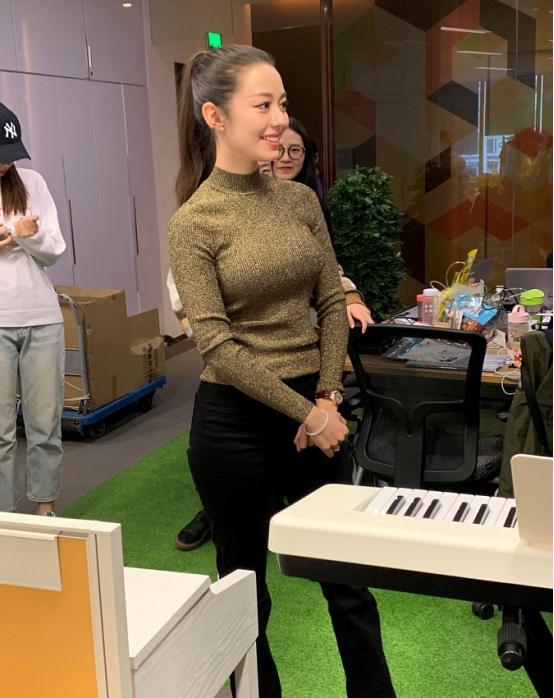 吉娜身材有多好完整版,吉娜小蛮腰穿搭图片