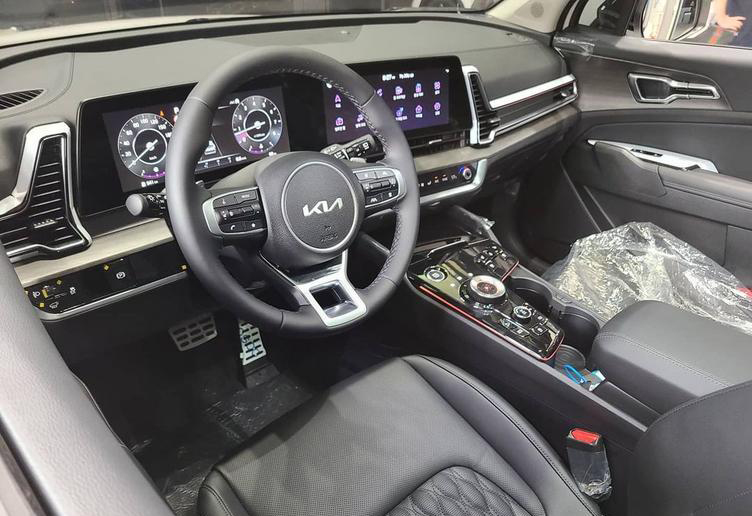 起亚狮跑1.6t手动挡二手江西省内,全新起亚狮跑有7座吗