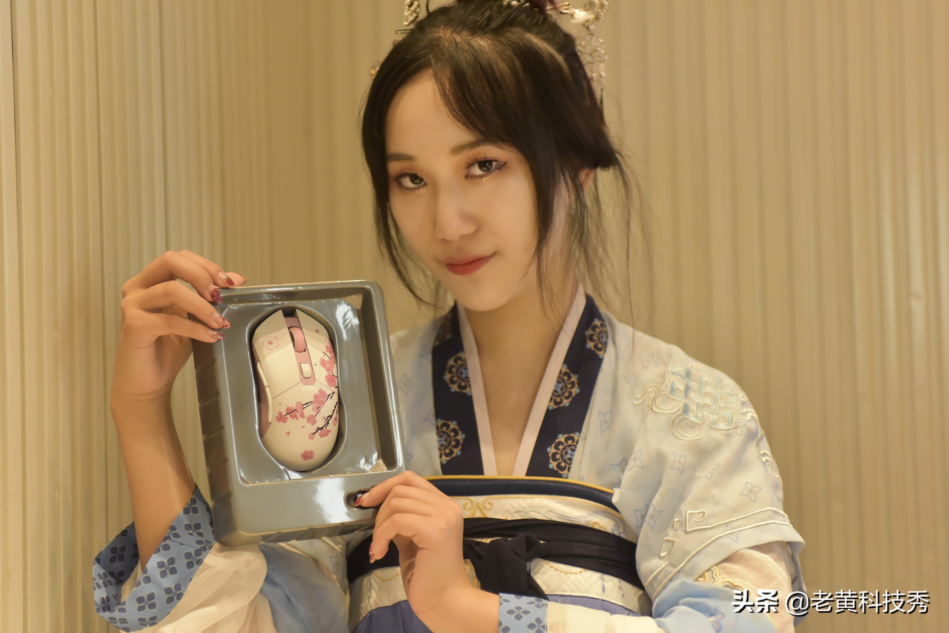 软妹用的鼠标什么样：达尔优EM901轻量化首测，感受樱花的轻盈