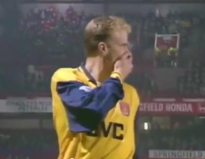 巨星传奇|他是从不坐飞机，进球不庆祝的球场‘怪咖’