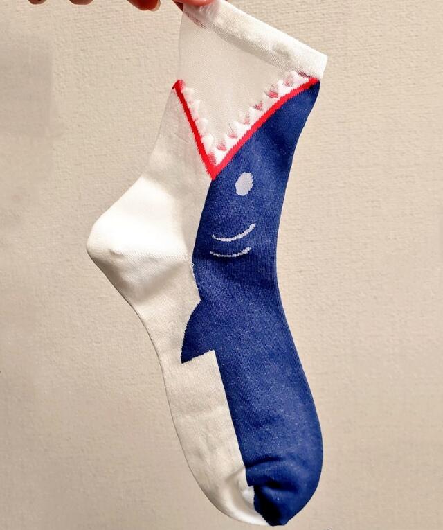 日本网友晒出“看到就想买的袜子”，漫迷：鲨鱼会“吃撑”的