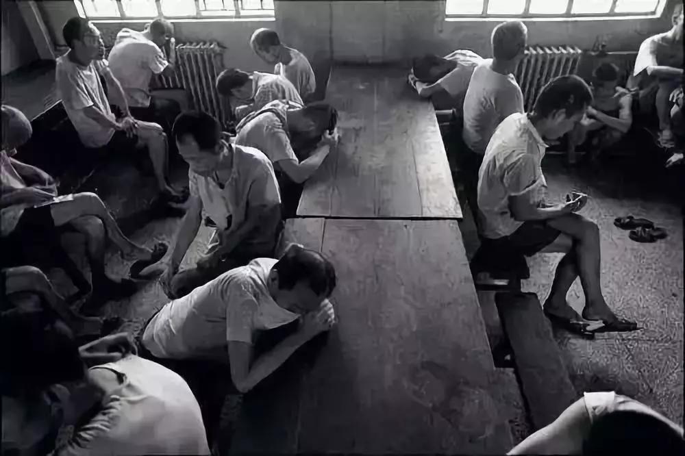 一组1999年拍的精神病院照片,以前恐怖的精神病院图片