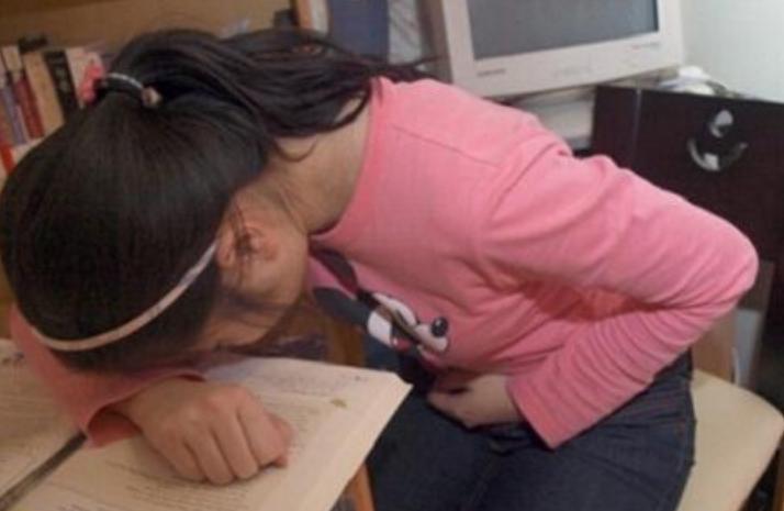 为什么8岁小女孩就来月经了,孩子8岁多就来例假怎么办