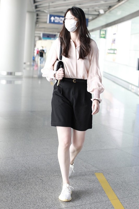 西装短裤当下最火的时髦穿搭,时尚百搭2022西装短裤