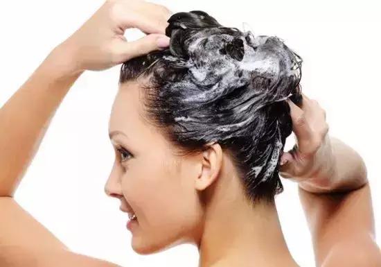 还搞不清“护发素”和“发膜”的区别？用错了发质更糟糕