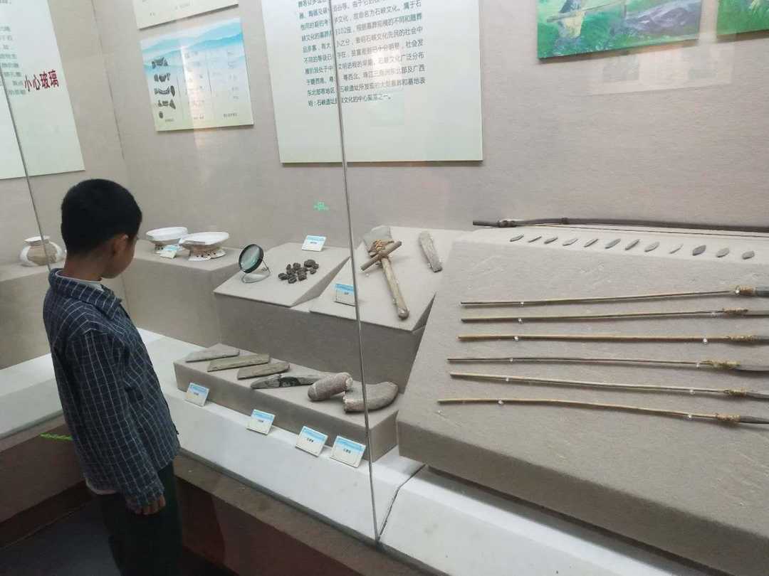 情知不久须相见，一日甚三秋，愁来不自由。‖马坝人遗址公园